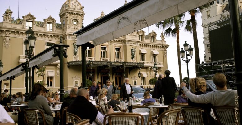 Кафе де Пари в Монако. Cafe de Paris в Монте КарлоКафе де Пари в Монако. Cafe de Paris в Монте Карло