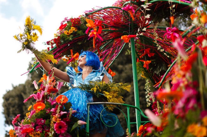 Парад цветов на карнавале Ниццы
