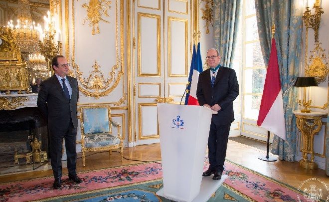 Франсуа Олланд вручил князю Альберу II Орден Командора