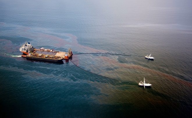 Разлив нефти в Генуе