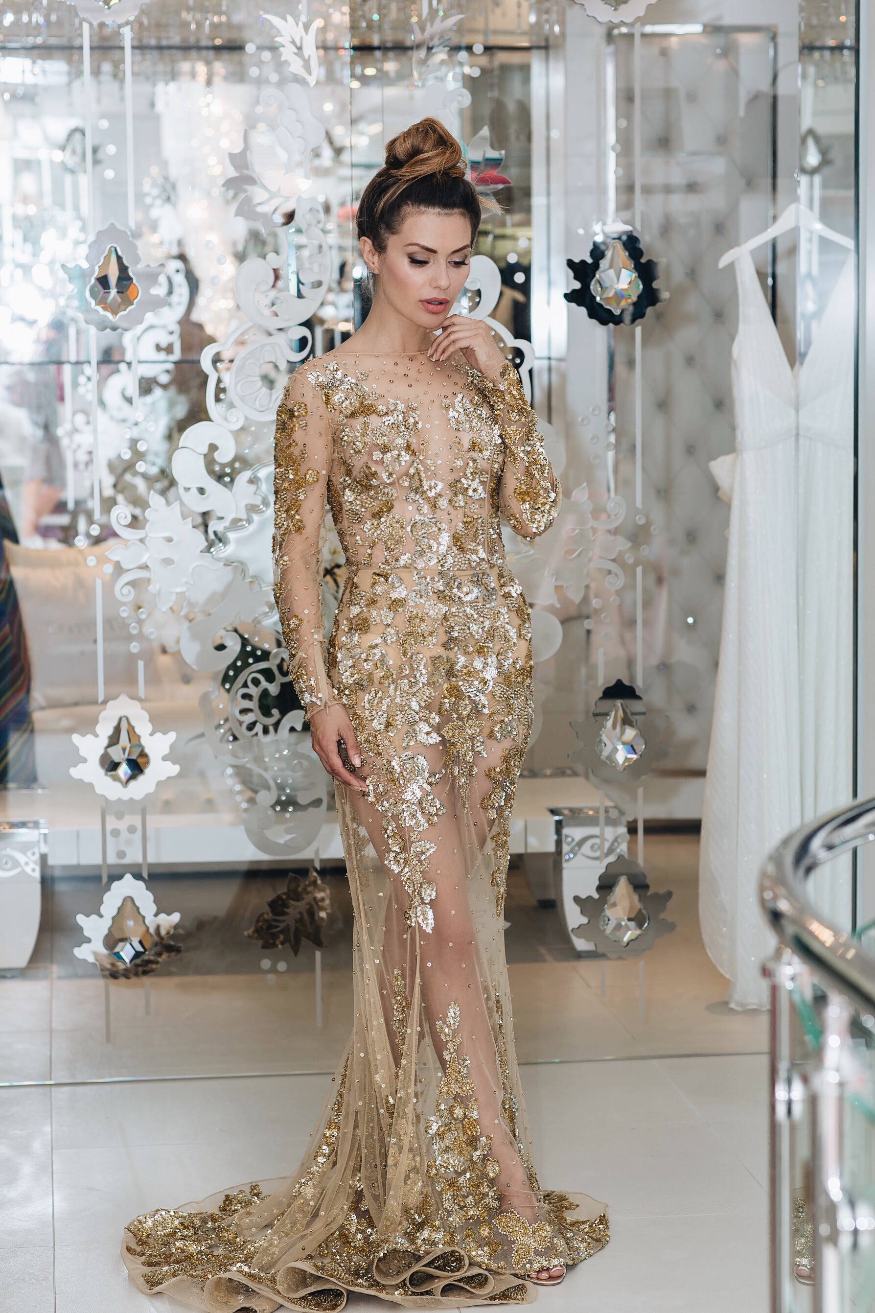 Золотое полупрозрачное платье Zuhair Murad