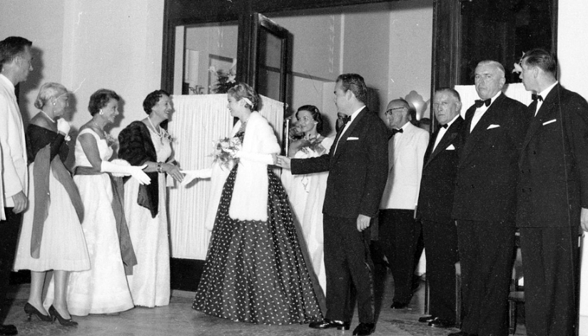Князь Ренье III и Грейс Келли на Балу Красного Креста в 1957 году