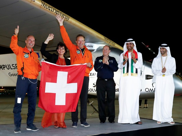 Solar Impulse 2 приземлился в Абу-Даби