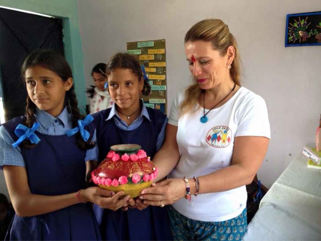 Мартин Аккерман на открытии школы для девочек в Индии