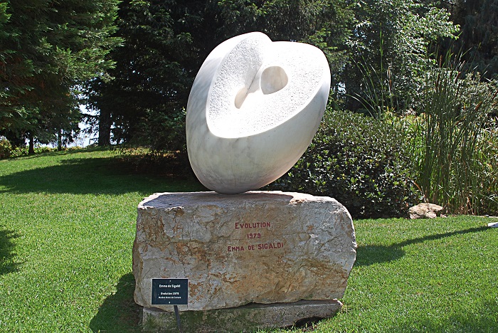 Скульптура Эммы де Сигальди