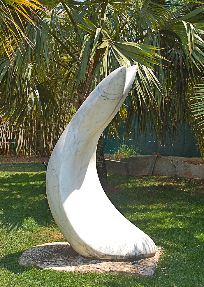 Скульптура "рыба"