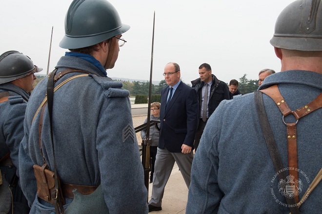 Альбера II приняли в Международном центре мира, свободы и прав человека в Вердене.