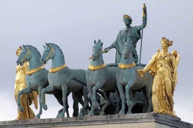 Триумфальная арка на площади Каррузель