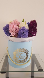 Букет цветов в шляпной коробке Fortuna Fleurs