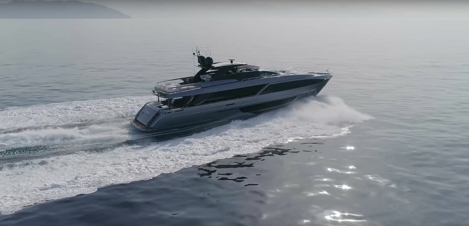 33-метровая Dolcevitа от Riva Yachts дебютирует в Монако и другие новости