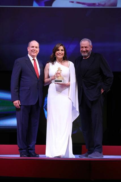 Дела княжеские: Альбер II наградил Маришку Харгитей на Телевизионном фестивале в Монако