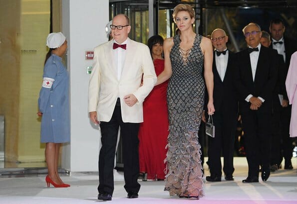 Дела княжеские: князь Монако с супругой посетили Гала Красного Креста