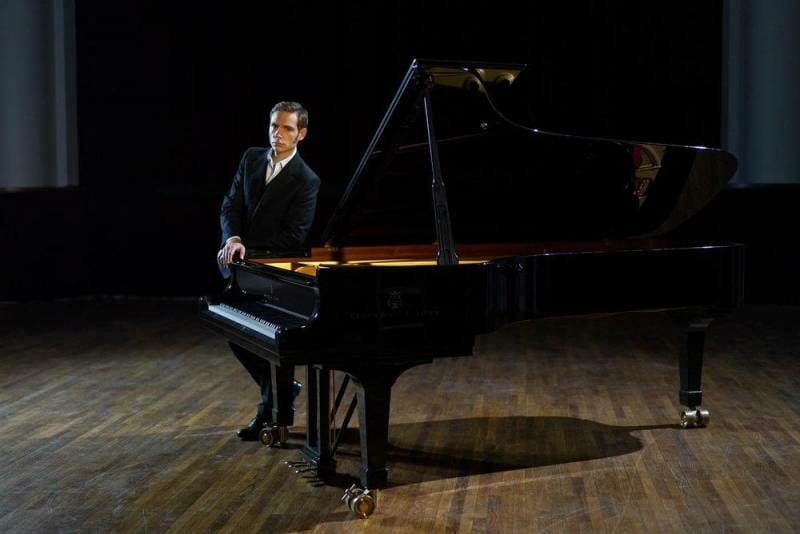 Александр Гаджиев стал лауреатом конкурса пианистов Masters de piano