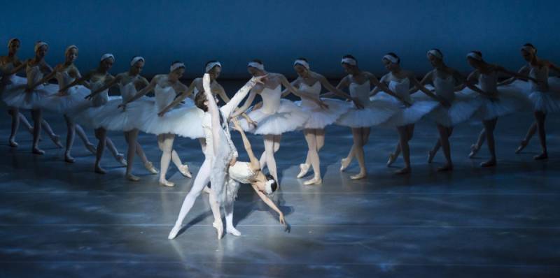 Премии Лозанны («Prix de Lausanne») - конкурс, победители которого станут звездами в мире балета в будущем.