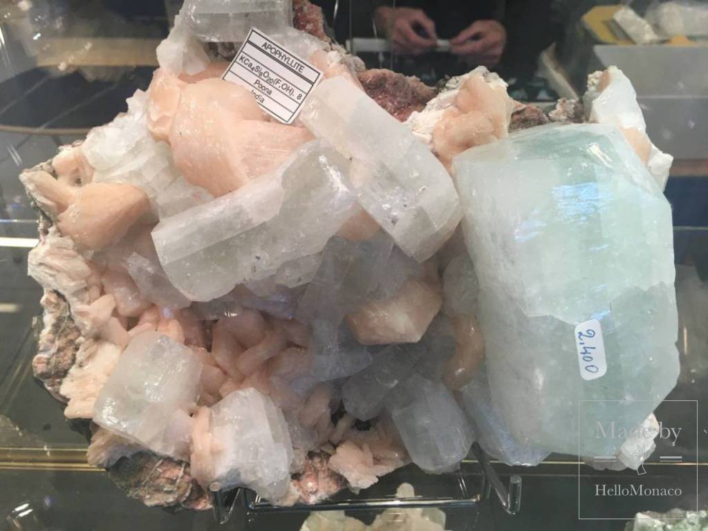 Богатейшее разнообразие минералов на выставке в Монако