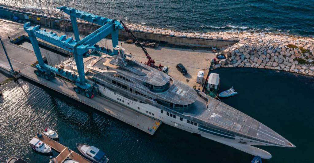 Успешные испытания 80-метровой яхты от Bilgin и другие новости