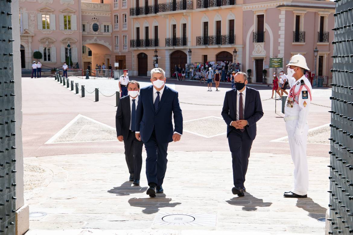 Новый государственный министр Монако приносит присягу