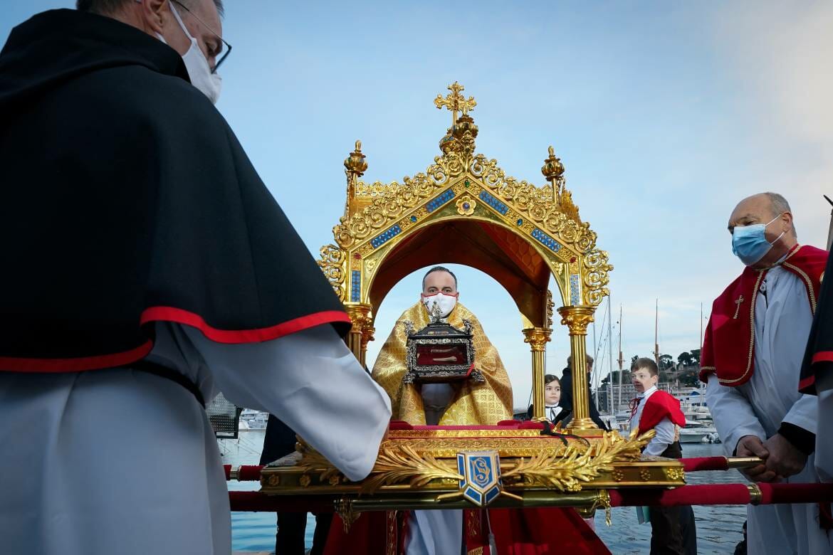 Монегаски воздают почести Святой Девоте как символу Надежды