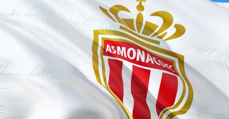 Новый игрок присоединяется к футбольному клубу "Монако"