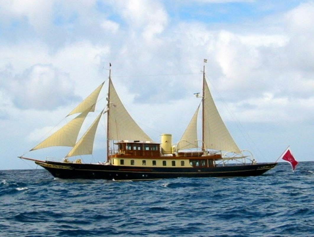 Яхта Atlantide прибывает на верфь Huisfit и другие яхтенные новости